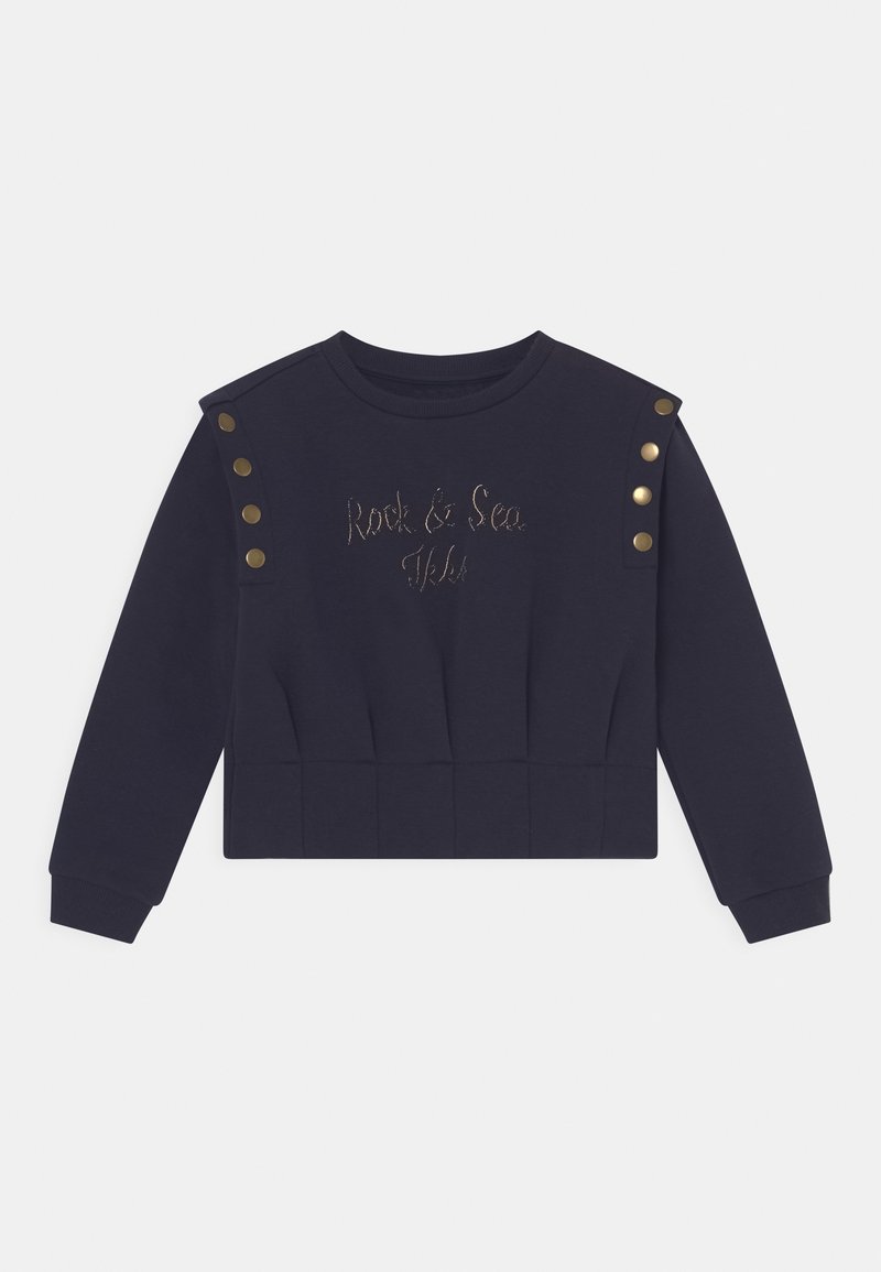 Sweat-shirt court à manches longues bleu marine avec détails à boutons sur les épaules et "Rock & Sea" brodé sur la poitrine.