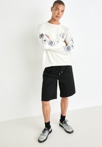 Thumbnail Image 5