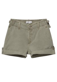 Pantalones cortos de algodón verde oliva con cinturilla elástica, dos bolsillos frontales, dobladillos enrollados y detalles de botones en los laterales.