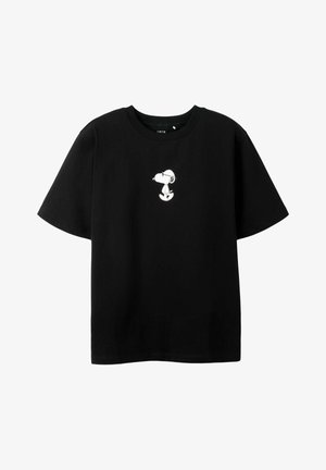 Sort t-shirt med korte ærmer med lille hvid grafik af Snoopy iført solbriller centreret på brystet.