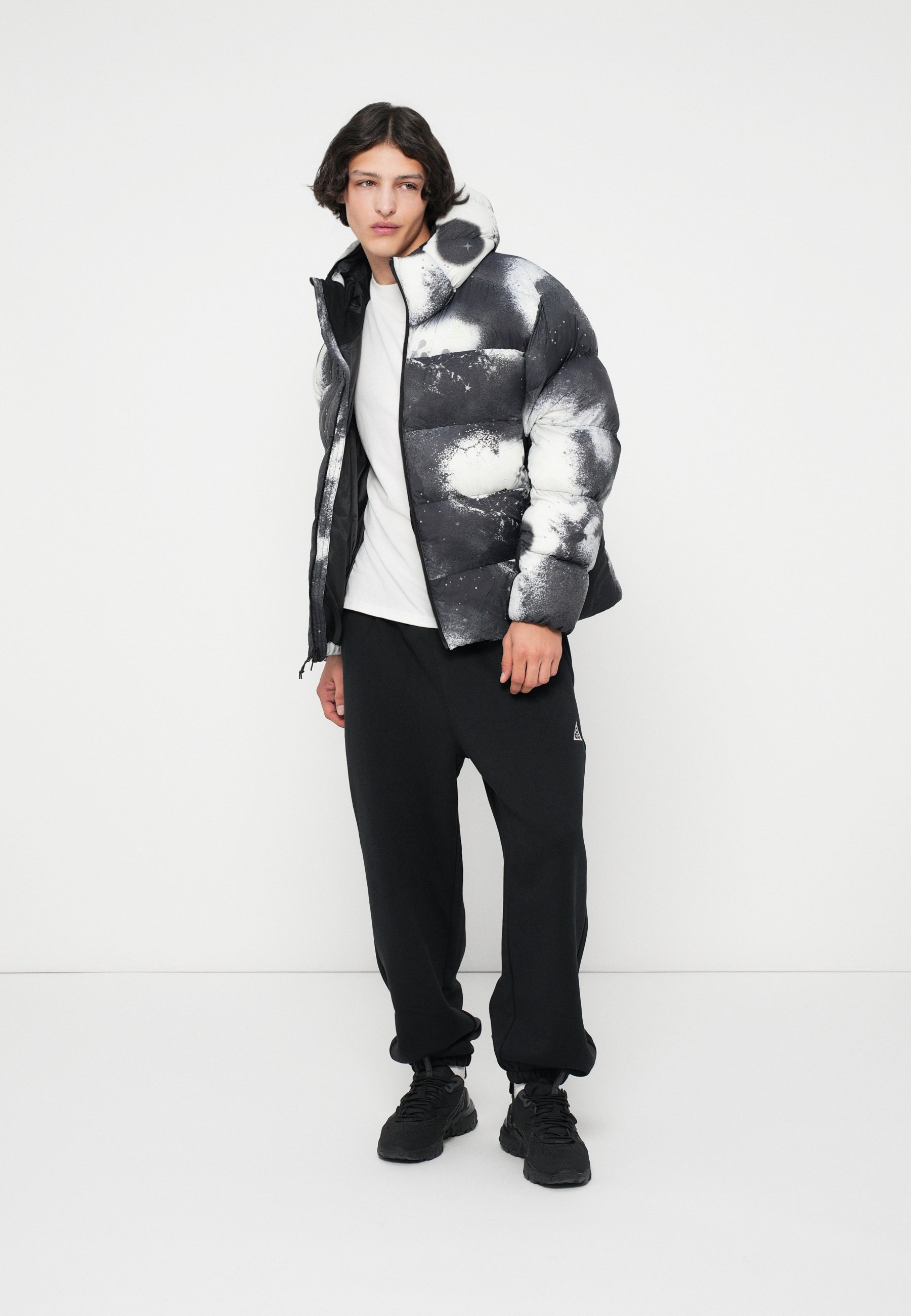 Nike ACG LUNAR LAKE - Winter jacket - anthracite/black/anthracite