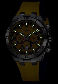 Orologio cronografo Festina con quadrante giallo e dettagli neri, indici luminosi, cassa in acciaio inossidabile e cinturino in gomma gialla.