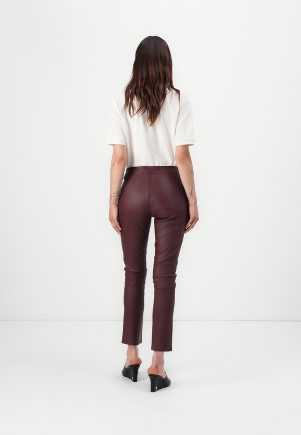 LEYA REFINED STRETCH - Leather trousers - decadent chokolate4