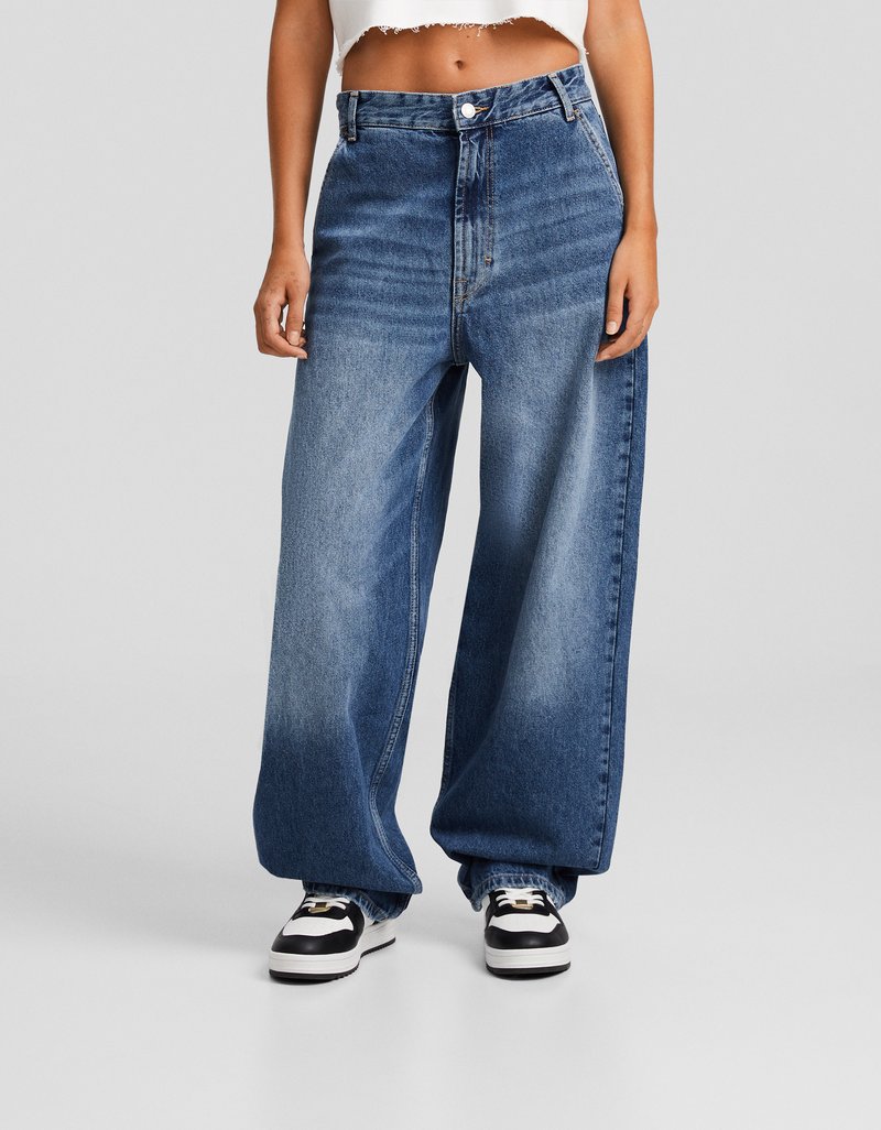 Bershka Relaxed fit jeans lichtblauw denim Bershka Relaxed fit jeans lichtblauw denim