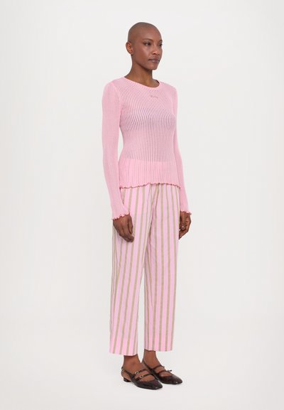 Stine Goya LUX SEAMLESS LONG SLEEVE CREW NECK  - Ilgarankovis viršutinės dalies drabužis - pink nectar