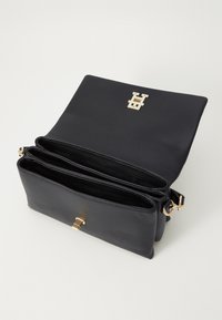Tommy Hilfiger MODERN CONV - Handbag - black