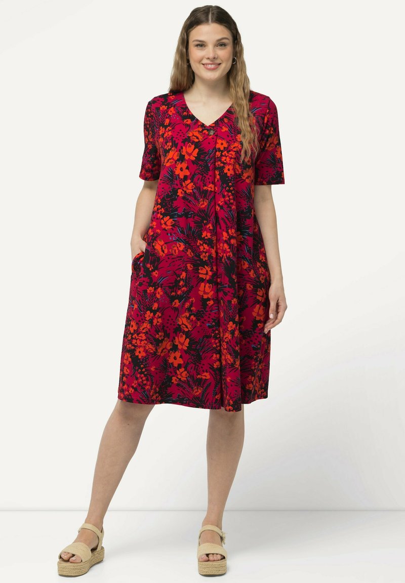 Ulla Popken PRINT - Trikoomekko - magnolia red