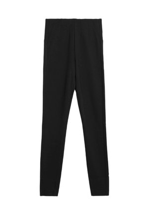 Leggings negros, fabricados con tela elástica. Presentan una textura suave, corte ajustado y pliegues laterales como detalle de diseño. Sin hardware visible.