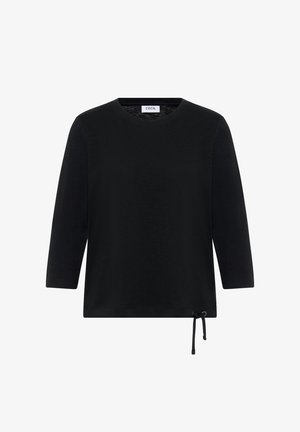 Camiseta de manga larga negra, hecha de tela suave, con cuello redondo y cordón ajustable en el dobladillo para un ajuste personalizado.