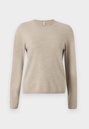 Bēšs adīts džemperis ar garām piedurknēm, apaļu kakla izgriezumu un ribotiem aproču galiem. Mīksta tekstūra ar smalku raibumu.