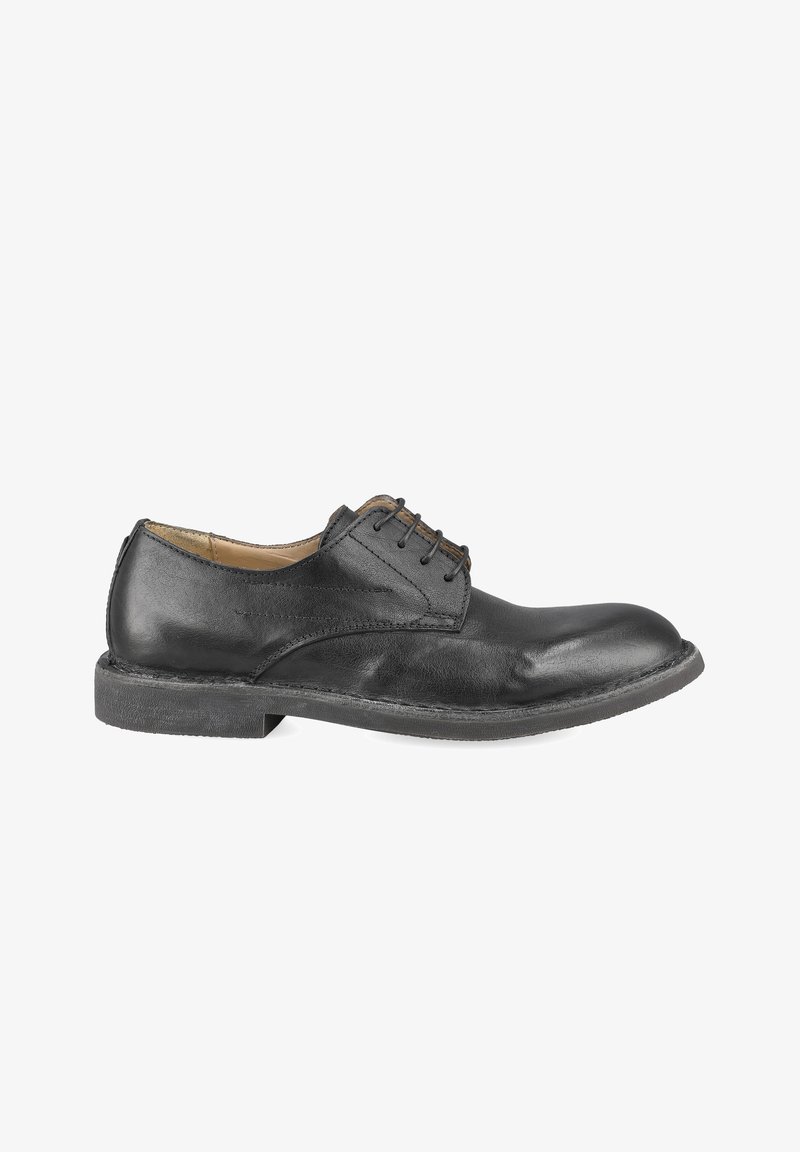Chaussure habillée pour homme en cuir noir avec fermeture à lacets et semelle solide, vue de côté sur fond blanc.