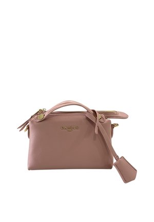 Borsa a mano rettangolare in pelle rosa polvere con manici superiori, zip dorata, tracolla attaccata e logo "Gaëlle Paris" in lettere dorate.