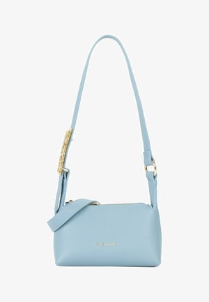 Borsa a spalla Valentino in pelle azzurro chiaro con cerniera dorata e logo, tracolla regolabile e dettaglio decorativo con catena dorata su un lato.