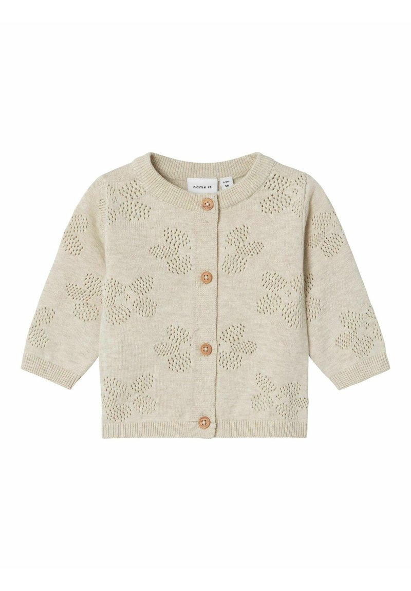 Cardigan lavorato a maglia beige con motivo floreale, scollatura rotonda, maniche lunghe e bottoni di legno sulla parte anteriore. Texture morbida e leggera.
