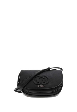 Sac bandoulière Guess noir avec surface texturée, fermeture à rabat, et logo double G embossé ainsi que le nom de la marque à l'avant.
