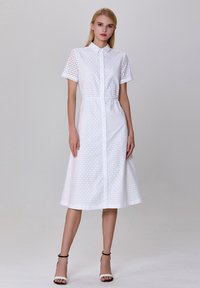Smart and Joy Robe chemise - blanc