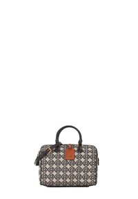 Borsa in tessuto con un motivo geometrico in beige e blu navy, manici e dettagli in pelle nera, e un'etichetta marrone sulla parte anteriore.