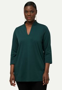 Ulla Popken À MANCHES 3/4 ET COL CALICE EN PIMA - Langarmshirt - dark green