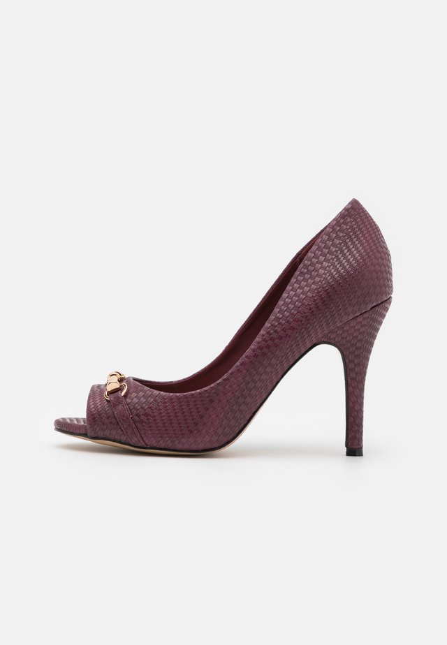 CRAVE - High Heel Peeptoe - berry