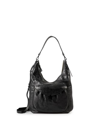 Borsa a tracolla in pelle nera con grande patta sulla tasca frontale e tracolla regolabile, mostrata su sfondo bianco.
