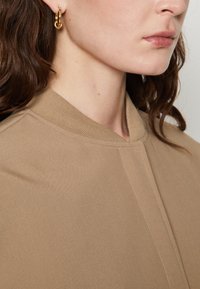 Selected Femme SLFBLAKE - Chaquetas bomber - greige