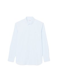 Camisa de botones de manga larga color azul claro con cuello puntiagudo, confeccionada en un tejido texturizado que presenta rayas sutiles y un pequeño logo en el pecho.
