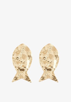 Ohrringe in Form von Goldfischen mit einer strukturierten, gehämmerten Oberfläche. Jedes Ohrring hat ein spitzes Ende und eine breite Oberseite, die das aquatische Design betonen.