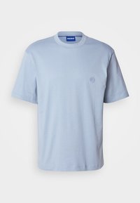 Unselected, light pastel blue