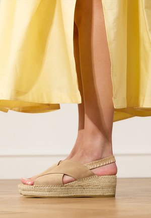 Manfield, Sandales compensées - taupe