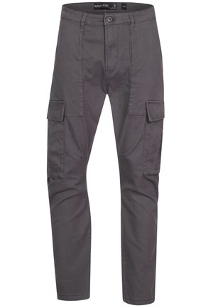 Pantalons cargo gris en mélange de coton. Comprend plusieurs poches latérales, une fermeture éclair et une coupe droite. Texture lisse.