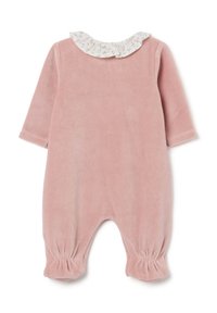 Mono de terciopelo rosa con mangas largas, que presenta un cuello con patrón floral blanco y puños elásticos en los tobillos para un ajuste ceñido.