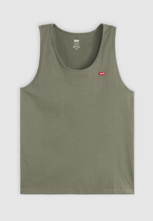 Olivovo zelené tielko Levi’s bez rukávov s okrúhlym výstrihom a malým červeným logom Levi’s na ľavej strane hrudníka.