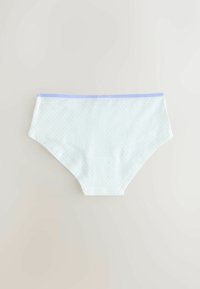 Culottes blanches pour femmes avec de petits pois bleus et une ceinture violette claire, posées à plat sur une surface neutre.