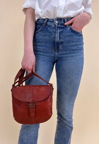Gusti Leder CANDICE - Taška s příčným popruhem - dunkelbraun