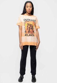 Paradiso Clothing OUTKAST ATLANTA DYE WASH - Print T-shirt - orange