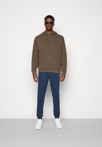 Redefined Rebel HARRY - Mikina s kapucňou - chocolate brown