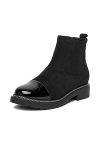 Botas negras hasta el tobillo con parte superior de ante, punta brillante de charol, paneles laterales elásticos y suela texturizada con detalles de costura.