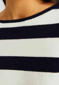 Bershka Sweter