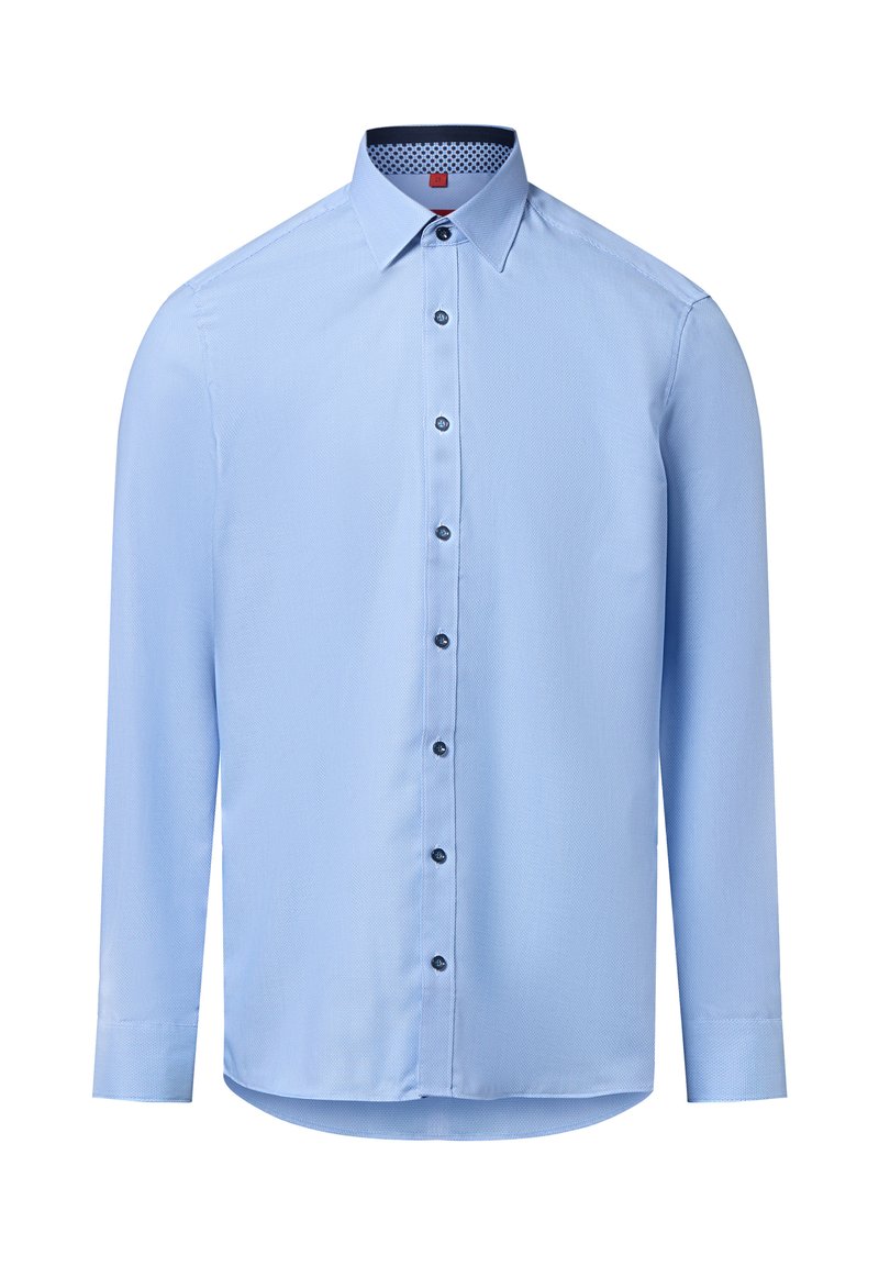 Jasnoniebieska koszula z długim rękawem o teksturowanym wzorze, z kołnierzykiem zapinanym na guziki i ciemnoniebieskimi guzikami wzdłuż przodu.