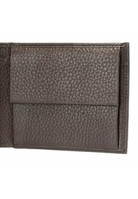 Portafoglio in pelle marrone con finitura liscia e texture, caratterizzato da una fessura orizzontale per carte e un motivo a grana sottile sulla superficie esterna.