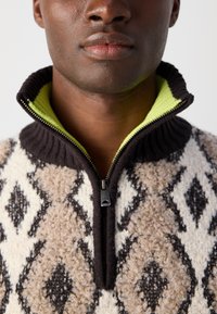 Scotch & Soda ARGYLES DROPPED SHOULDER PULLOVER - Strickpullover - eggnog