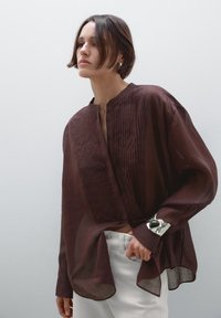 FLOWING BLEND WITH PINTUCKS - Button-down blouse - bordeaux