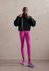 Nike Performance ONE  - Felpa in pile - black/white