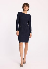 Makalu - Sukienka etui