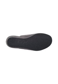 Suela de zapato gris con una parte inferior de goma negra texturizada. Forma ligeramente curva con bordes lisos, diseñada para ofrecer comodidad y estabilidad.