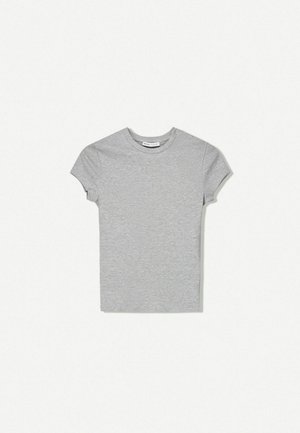 Gray short-sleeve t-shirt made of jersey fabric. Crew neckline and fitted silhouette with smooth texture and no visible patterns or accents.