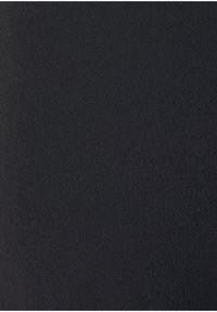 Zwart gestructureerde stof, glad met een lichte glans, met een uniforme, neutrale motief, geschikt voor verschillende toepassingen en ontwerpen.