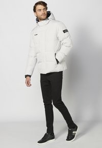 Koroshi PADDED - Winterjacke - blanco white