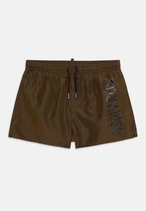 Meeste pruunid ujumispüksid elastse vöökohaga, musta paelaga ja vertikaalse "DSQUARED2" logoga paremal säärel.