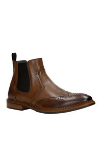 Stivali Chelsea in pelle marrone con pannelli elastici neri, dettagli brogue, punta arrotondata e suola in un marrone chiaro a contrasto.